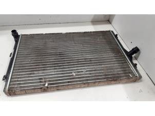 Kühler van een Volkswagen Caddy III (2KA,2KH,2CA,2CH) 2.0 TDI 16V 2013