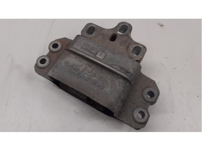 Used Engine mount Volkswagen Caddy III (2KA,2KH,2CA,2CH) 2.0 TDI 16V Price € 30,00 Margin scheme offered by Autodemontage van de Laar