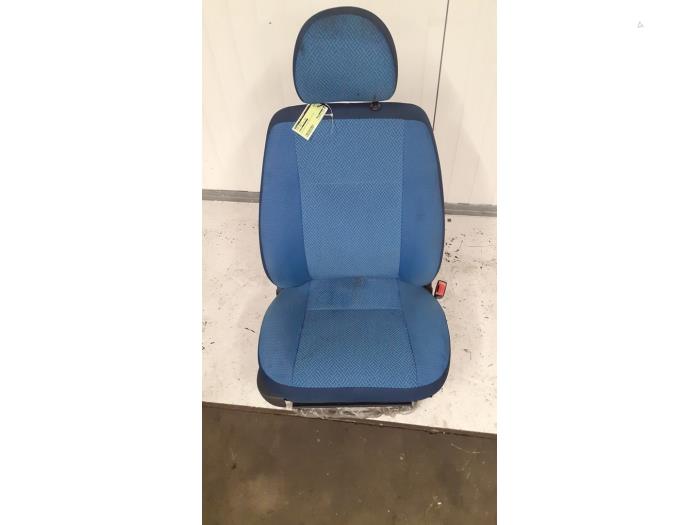 Seat, right from a Fiat Doblo Cargo (223) 1.9 JTD 2005