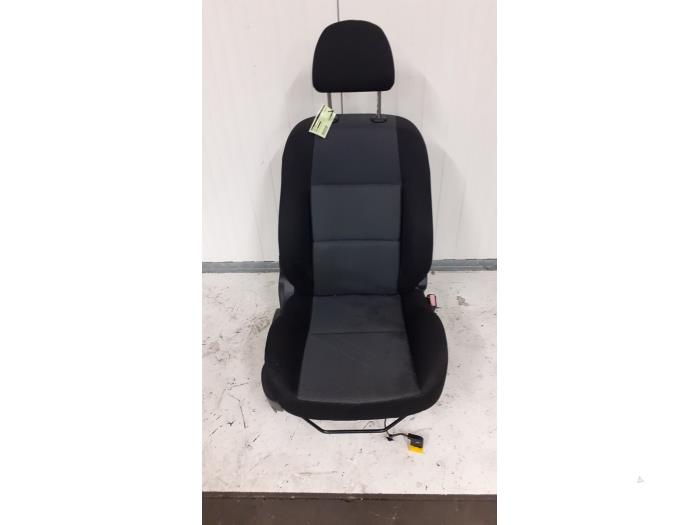 Używane Fotel prawy Peugeot 207/207+ (WA/WC/WM) 1.4 16V VTi Cena € 150,00 Procedura marży oferowane przez Autodemontage van de Laar