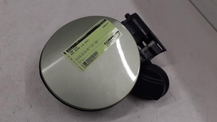 Tank cap cover from a Opel Astra J (PC6/PD6/PE6/PF6) 1.4 Turbo 16V 2012