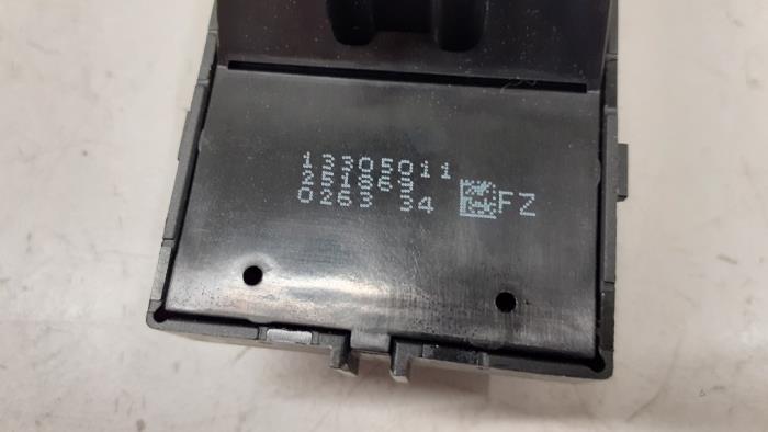 Electric window switch from a Opel Astra J (PC6/PD6/PE6/PF6) 1.4 Turbo 16V 2012
