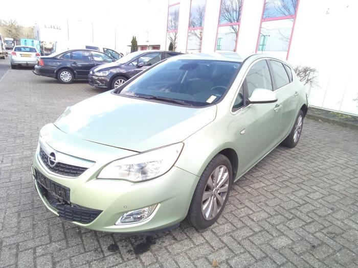 Begagnade Handskfack Opel Astra J (PC6/PD6/PE6/PF6) 1.4 Turbo 16V Pris € 50,00 Marginaltabell erbjuds av Autodemontage van de Laar