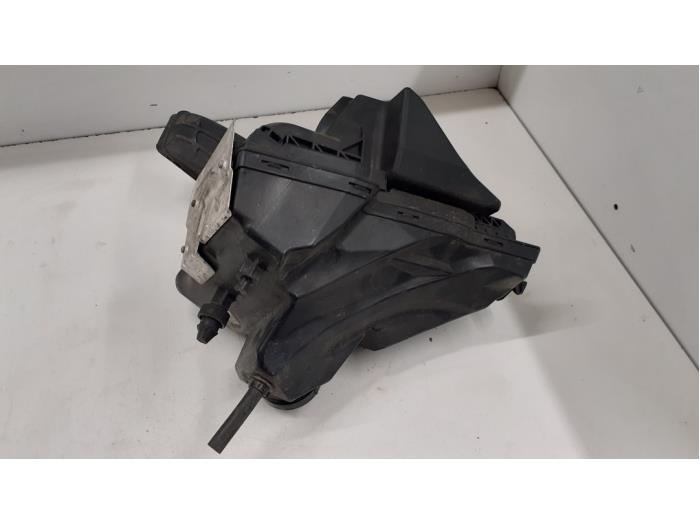 Gebrauchte Luftfiltergehäuse Audi A4 Avant (B8) 2.0 TFSI 16V Preis € 70,00 Margenregelung angeboten von Autodemontage van de Laar