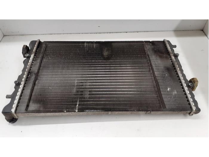 Usagé Radiateur Skoda Fabia (6Y2) 1.4i 16V Prix € 25,00 Règlement à la marge proposé par Autodemontage van de Laar