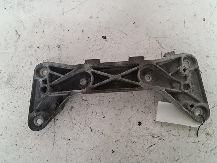 Gearbox mount from a BMW 1 serie (F20) 118i 1.5 TwinPower 12V 2018