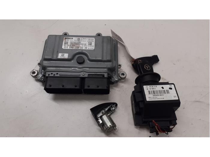 Used Engine management computer Mercedes A (W169) 2.0 A-160 CDI 16V Price € 150,00 Margin scheme offered by Autodemontage van de Laar