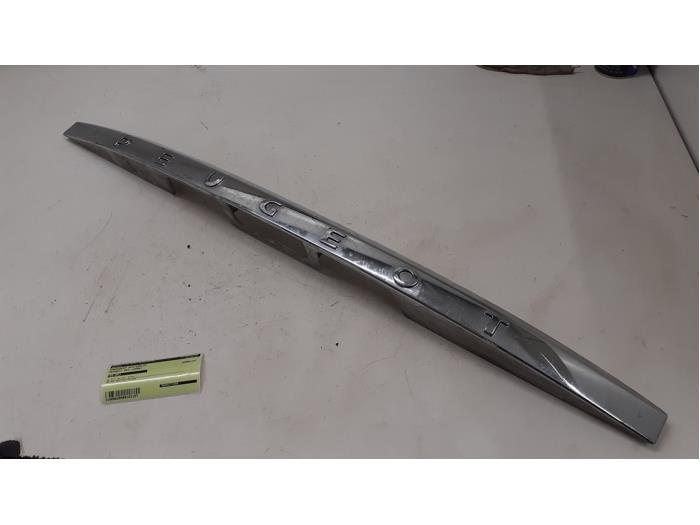 License plate light bar