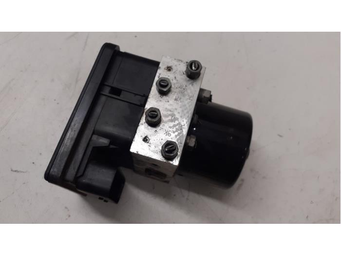 Begagnade ABS-pump Opel Zafira 1.8 16V Ecotec Pris € 100,00 Marginaltabell erbjuds av Autodemontage van de Laar