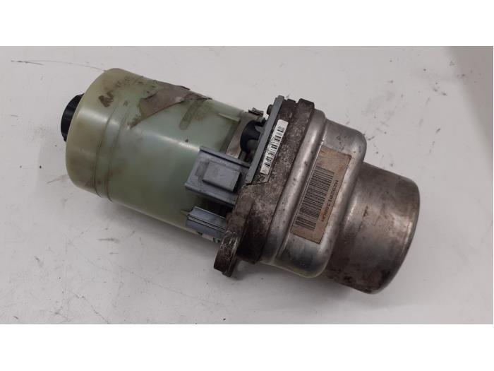 Power steering pump from a Ford Focus 3 Wagon  2011