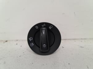 Usados Interruptor de luz Volkswagen Touran (5T1) 2.0 TDI 110 Precio € 25,00 Norma de margen ofrecido por Autodemontage van de Laar