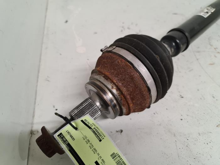 Front drive shaft, right from a Volkswagen Touran (5T1) 2.0 TDI 110 2016