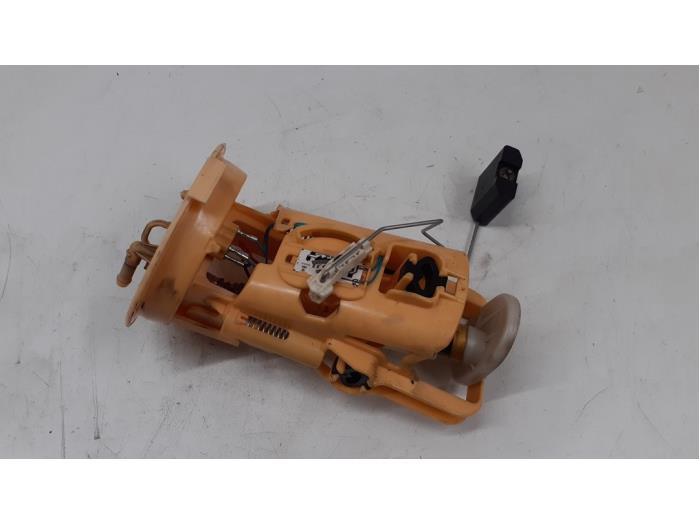 Gebrauchte Benzinpumpe BMW 3 serie Touring (E46/3) 320d 16V Preis € 50,00 Margenregelung angeboten von Autodemontage van de Laar