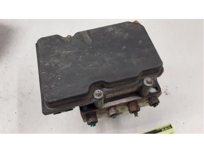 Usagé Pompe ABS Renault Clio II (BB/CB) 1.2 16V Prix € 70,00 Règlement à la marge proposé par Autodemontage van de Laar