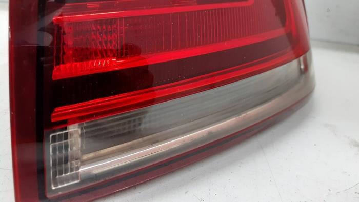 Luz trasera derecha de un Volkswagen Golf VII (AUA) 1.4 TSI 16V 2013