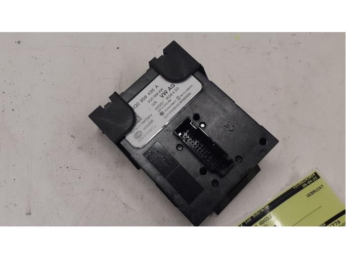 Używane Modul keyless vehicle Volkswagen Golf VII (AUA) 1.4 TSI 16V Cena € 50,00 Procedura marży oferowane przez Autodemontage van de Laar