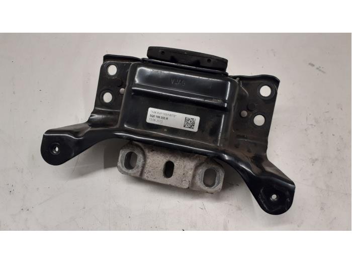 Usagé Support moteur Volkswagen Golf VII (AUA) 1.4 TSI 16V Prix € 50,00 Règlement à la marge proposé par Autodemontage van de Laar