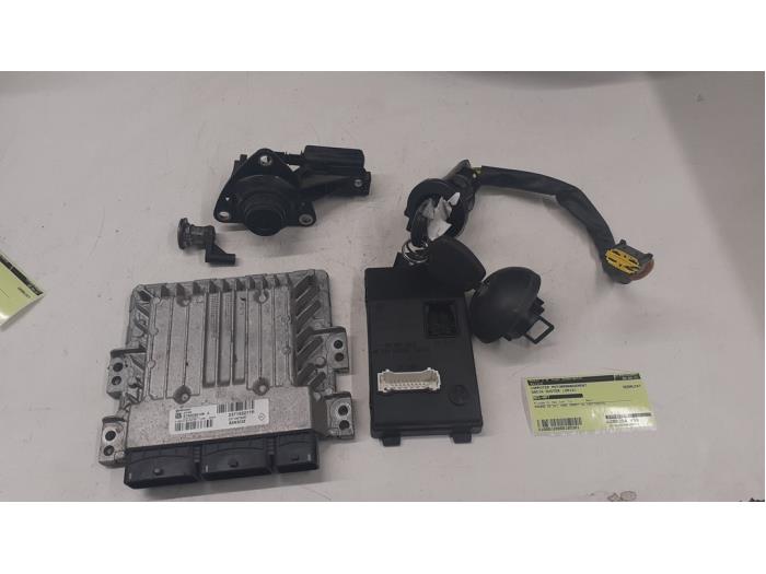 Used Engine management computer Dacia Duster (HS) 1.5 dCi Price € 350,00 Margin scheme offered by Autodemontage van de Laar