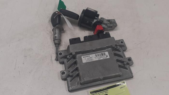 Used Engine management computer Renault Clio III (BR/CR) 1.2 16V TCe 100 Price on request offered by Autodemontage van de Laar