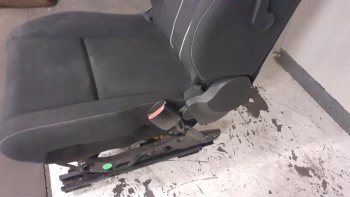 Gebrauchte Sitz rechts Renault Megane III Coupe (DZ) 1.5 dCi 110 Preis € 175,00 Margenregelung angeboten von Autodemontage van de Laar
