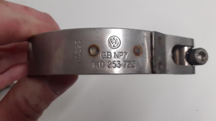 Conexión de tubo de escape de un Volkswagen Golf VII (AUA) 2.0 TDI 16V 2016