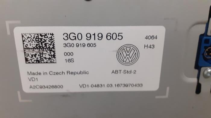 Pantalla de navegación de un Volkswagen Golf VII (AUA) 2.0 TDI 16V 2016