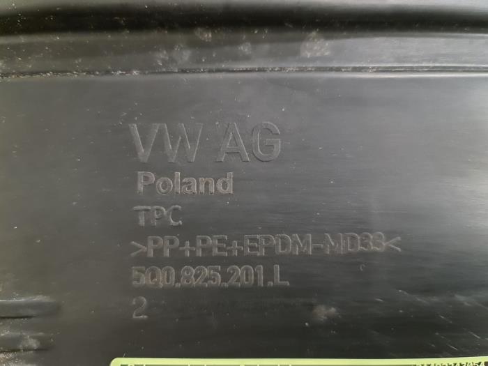 Bash plate from a Volkswagen Golf VII (AUA) 2.0 TDI 16V 2016
