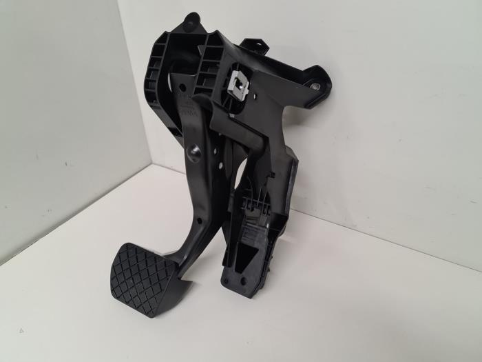 Brake pedal from a Volkswagen Golf VII (AUA) 2.0 TDI 16V 2016