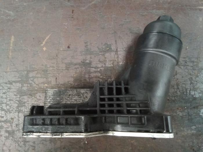 Gebrauchte Ölfiltergehäuse Mini Mini (R56) 1.6 One D 16V Preis € 70,00 Margenregelung angeboten von Autodemontage van de Laar