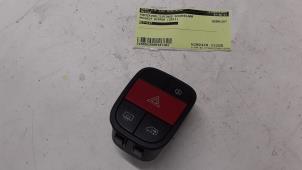 Usados Interruptor de luz de pánico Peugeot Bipper (AA) 1.3 HDI Precio € 15,00 Norma de margen ofrecido por Autodemontage van de Laar