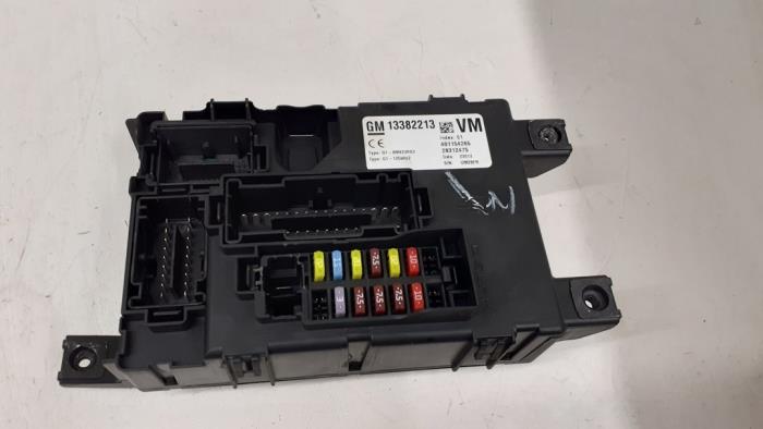 Fuse box Opel Corsa D 1.2 ecoFLEX - 13382213 DELPHI