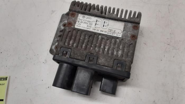 Cooling fin relay from a Volkswagen Transporter T5 2.5 TDi 2008