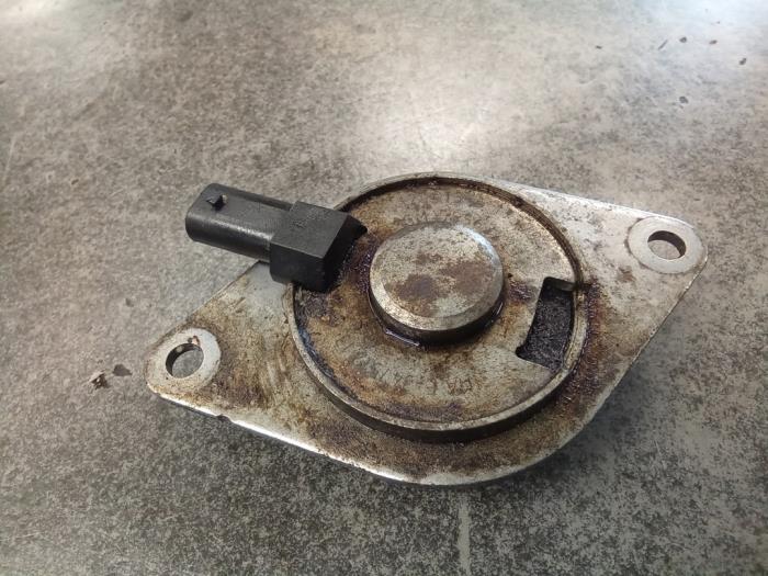 Begagnade Kamaxelsensor Opel Corsa D 1.2 16V Pris € 30,00 Marginaltabell erbjuds av Autodemontage van de Laar