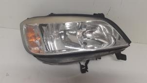 Used Headlight, right Opel Zafira (F75) 2.0 DTI 16V Price € 40,00 Margin scheme offered by Autodemontage van de Laar