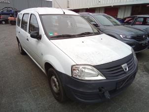 Used Front wing, right Dacia Logan MCV (KS) 1.4 Price € 50,00 Margin scheme offered by Autodemontage van de Laar
