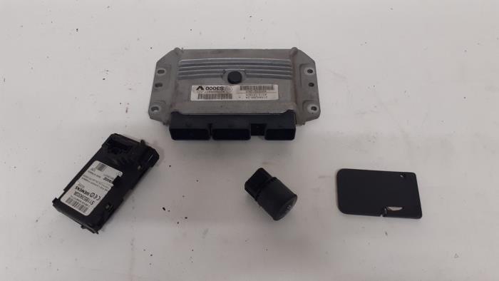 Used Engine management computer Renault Scénic II (JM) 1.6 16V Price € 150,00 Margin scheme offered by Autodemontage van de Laar