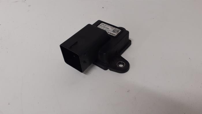 Glow plug relay from a Peugeot 308 SW (L4/L9/LC/LJ/LR) 1.6 BlueHDi 120 2015