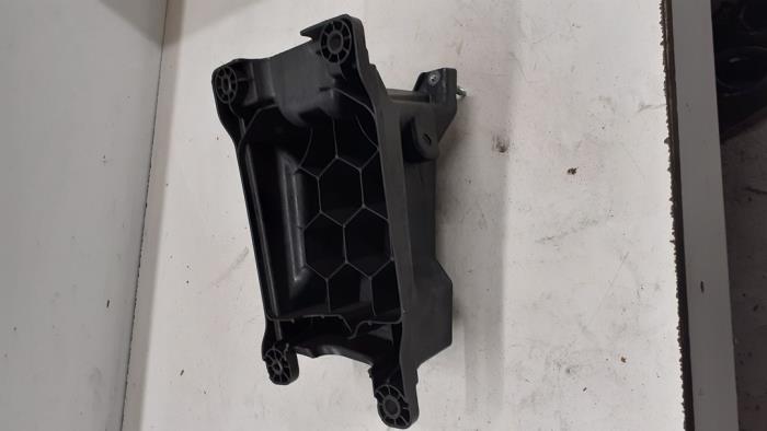 Begagnade Batterilåda Renault Scénic III (JZ) 2.0 16V CVT Pris på förfrågan erbjuds av Autodemontage van de Laar