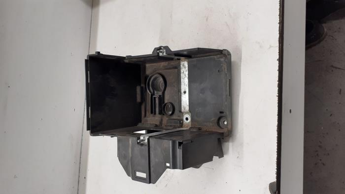 Battery box from a Ford Focus 2 1.6 Ti-VCT 16V 2005