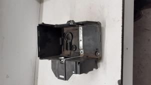 Used Battery box Ford Focus 2 1.6 Ti-VCT 16V Price on request offered by Autodemontage van de Laar