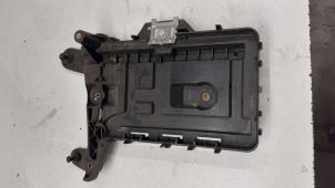 Używane Pojemnik na akumulator Seat Leon (1P1) 1.9 TDI 105 Cena na żądanie oferowane przez Autodemontage van de Laar