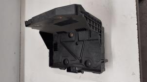 Używane Pojemnik na akumulator Renault Kangoo/Grand Kangoo (KW) 1.5 dCi 105 Cena na żądanie oferowane przez Autodemontage van de Laar