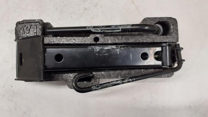 Gebrauchte Wagenheber- Set Renault Twingo (C06) 1.2 Preis € 20,00 Margenregelung angeboten von Autodemontage van de Laar