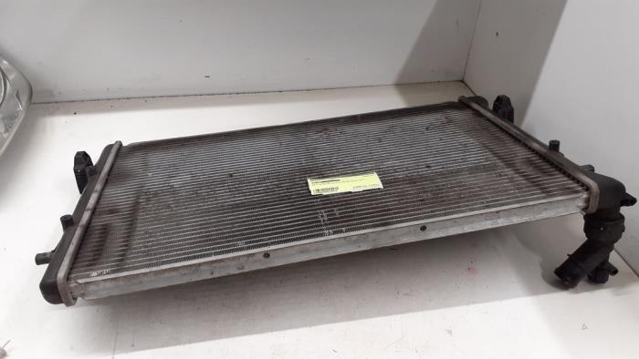 Usagé Radiateur Volkswagen Golf IV (1J1) 2.0 Prix € 25,00 Règlement à la marge proposé par Autodemontage van de Laar