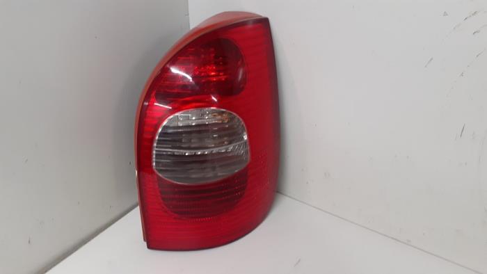 Taillight, right from a Citroën Xsara Picasso (CH) 1.6 HDi 16V 92 2010