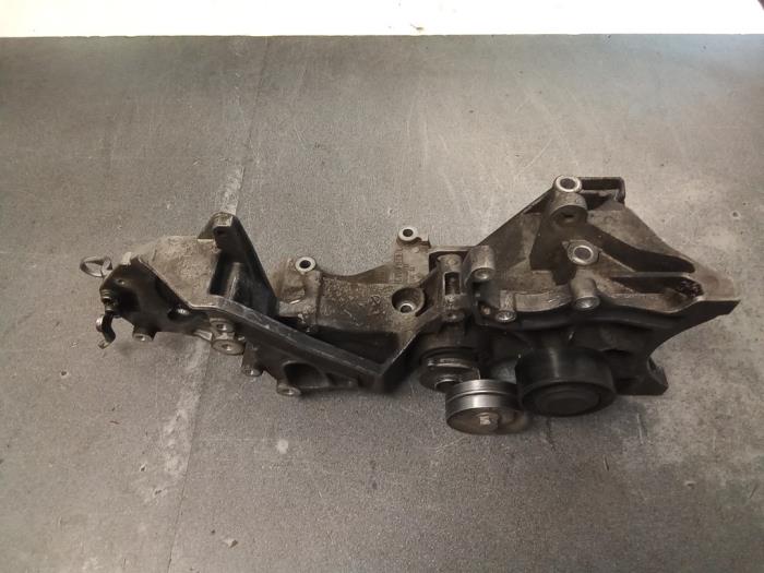 Used Engine mount Volkswagen Crafter Price € 50,00 Margin scheme offered by Autodemontage van de Laar