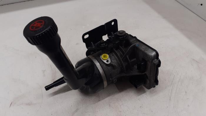 Usagé Pompe de direction Citroen C4 Grand Picasso (UA) 1.6 HDiF 16V 110 Prix € 140,00 Règlement à la marge proposé par Autodemontage van de Laar