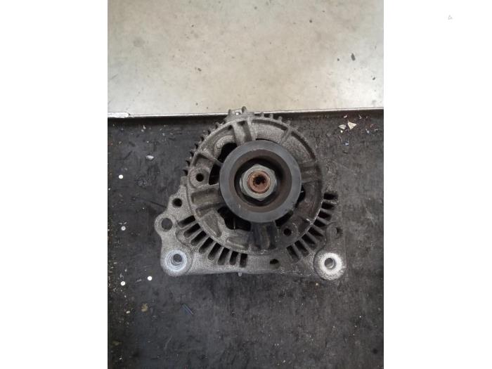 Begagnade Dynamo Volkswagen Golf III (1H1) 1.6 CL Pris € 35,00 Marginaltabell erbjuds av Autodemontage van de Laar