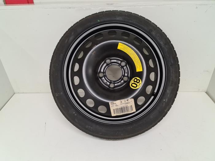 Space-saver spare wheel from a Opel Vectra C Caravan 2.2 DIG 16V 2004