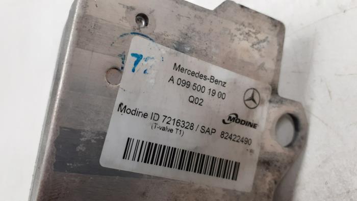 Chlodnica oleju z Mercedes-Benz E (C238) E-200 2.0 Turbo 16V 2017